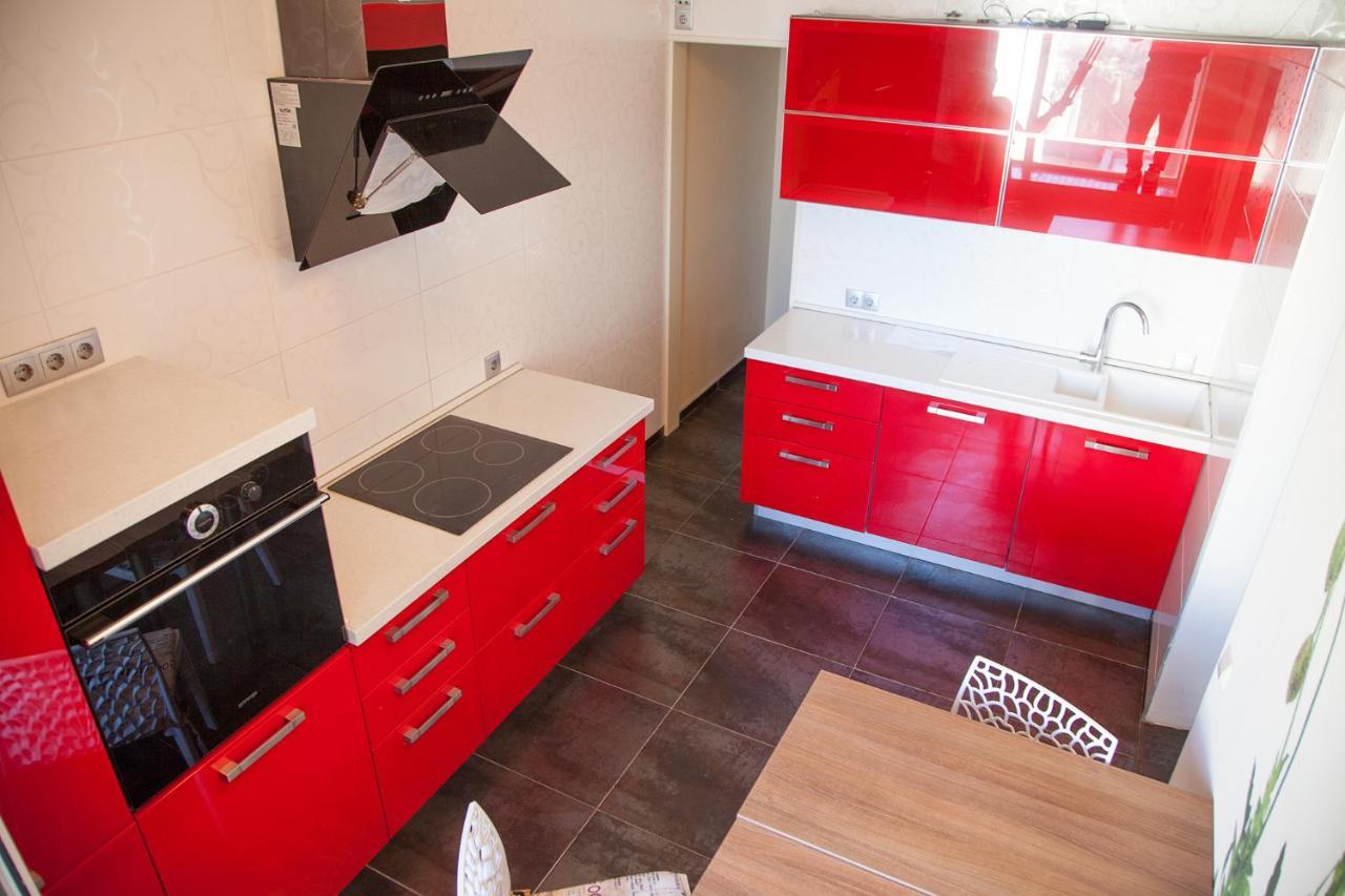 Two Bedroom Apartment With Balcony Kyiv Exterior photo
