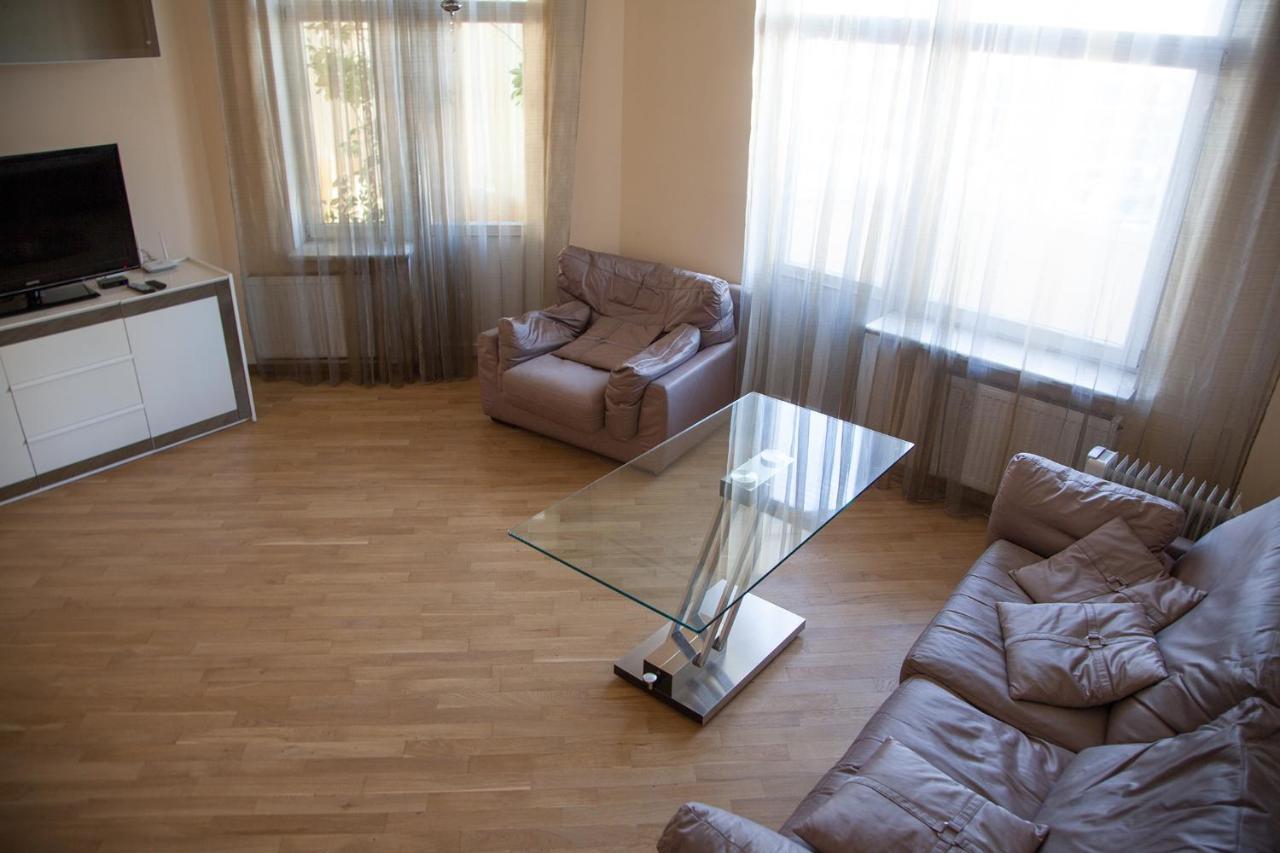 Two Bedroom Apartment With Balcony Kyiv Exterior photo