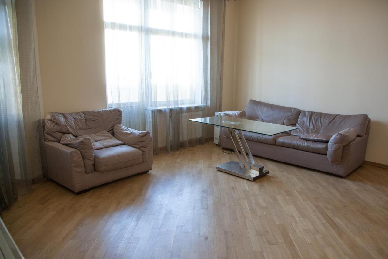 Two Bedroom Apartment With Balcony Kyiv Exterior photo